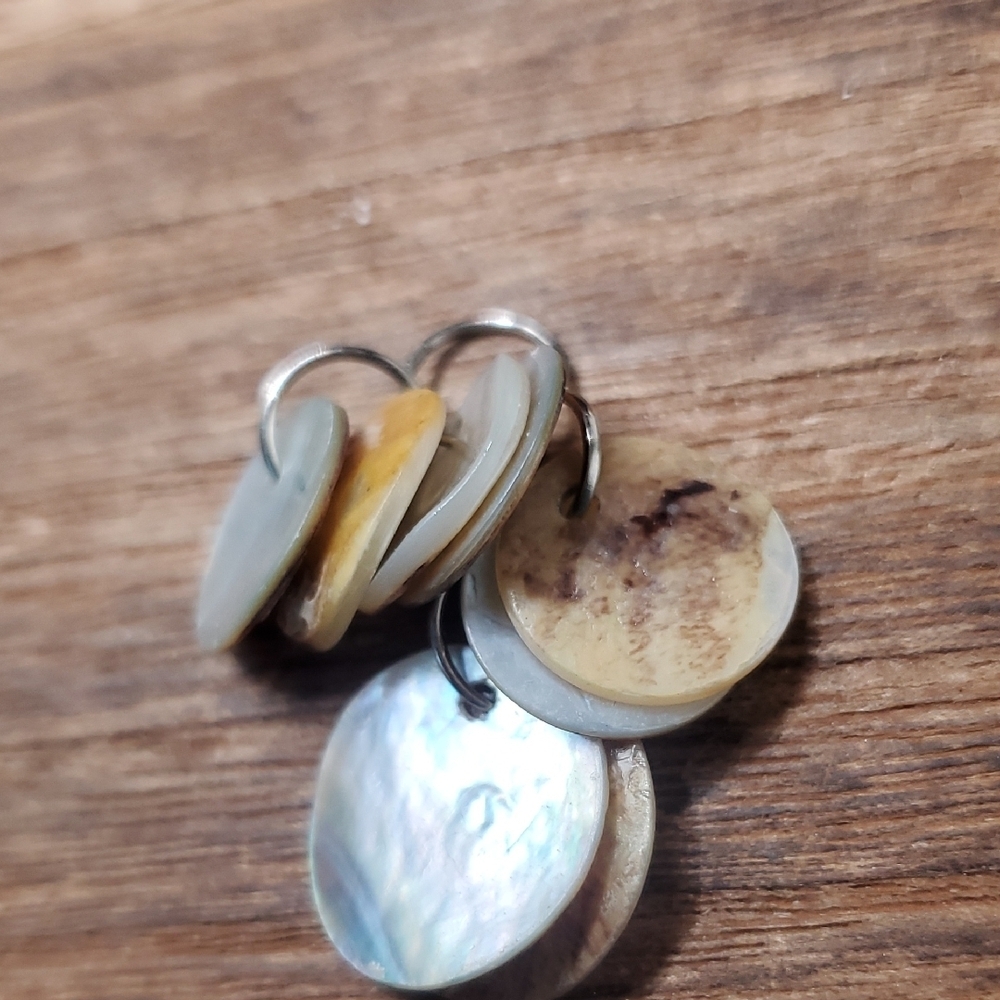 Mother Of Pearl Jingle Shell Pendant P234